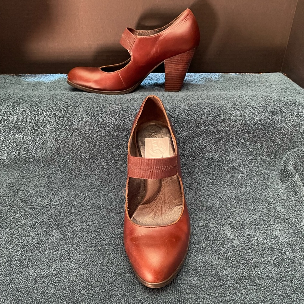 Børn Red/Brown Heel - looks fantastic on a foot!!😀